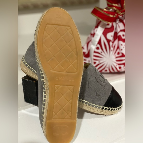 CHANEL
Gray and Black Espadrilles - Picture 2 of 6